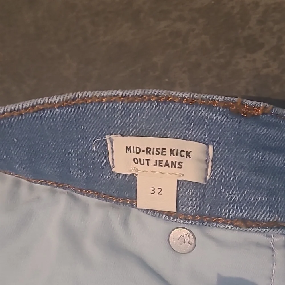 NWOT MADEWELL MID RISE KICK OUT JEANS - Picture 7 of 10